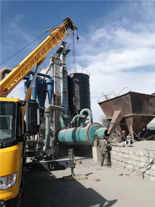 白城市设备搬运等各类工程项目中，吊车起着关键作用